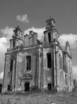 Ruiny kościoła w Smolanach
